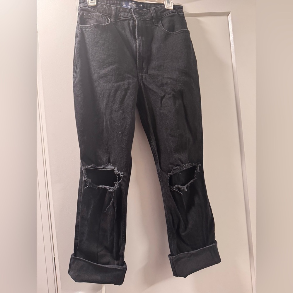 Hollister Ultra High-Rise 90’s Straight Black Distressed Jeans